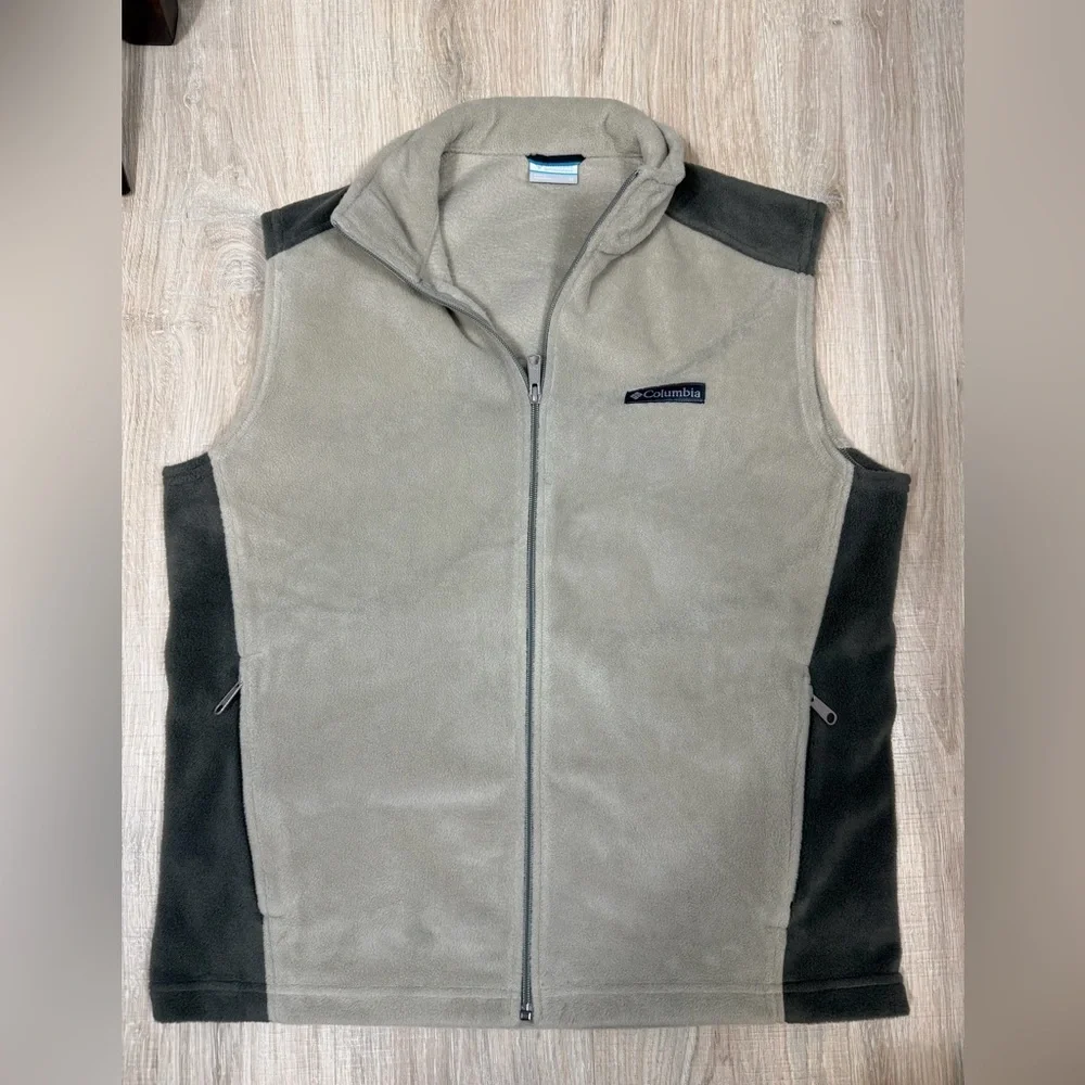 Columbia Men’s Fleece Vest Size M Taupe Gray Zip Up Outdoor Hiking Layer Warm